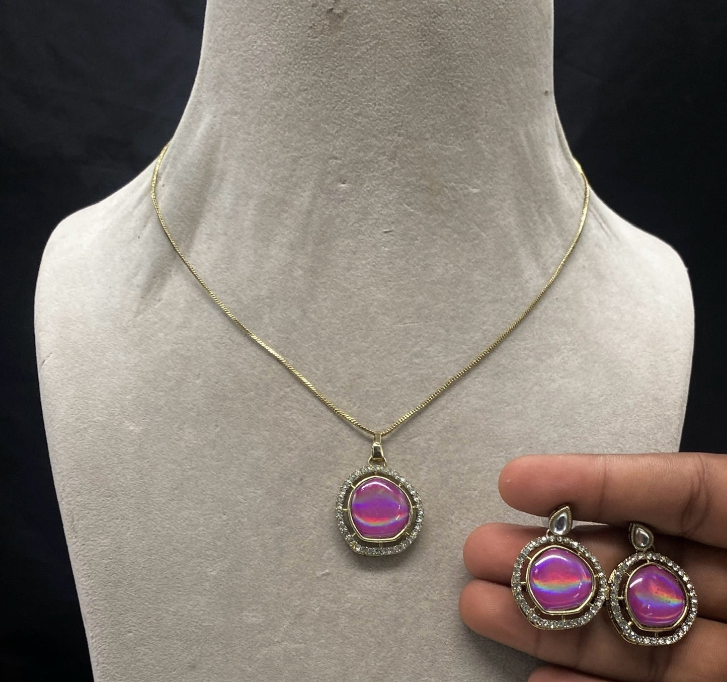 Elegant Kundan Jewellery Set with Stone Pendant & Matching Earrings - Sparkling Nailon