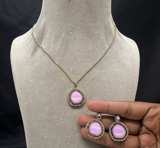 Elegant Kundan Jewellery Set with Stone Pendant & Matching Earrings - Sparkling Nailon