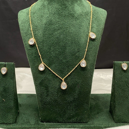 Elegant Kundan Pendant Necklace with Matching Earrings Set - Sparkling Nailon